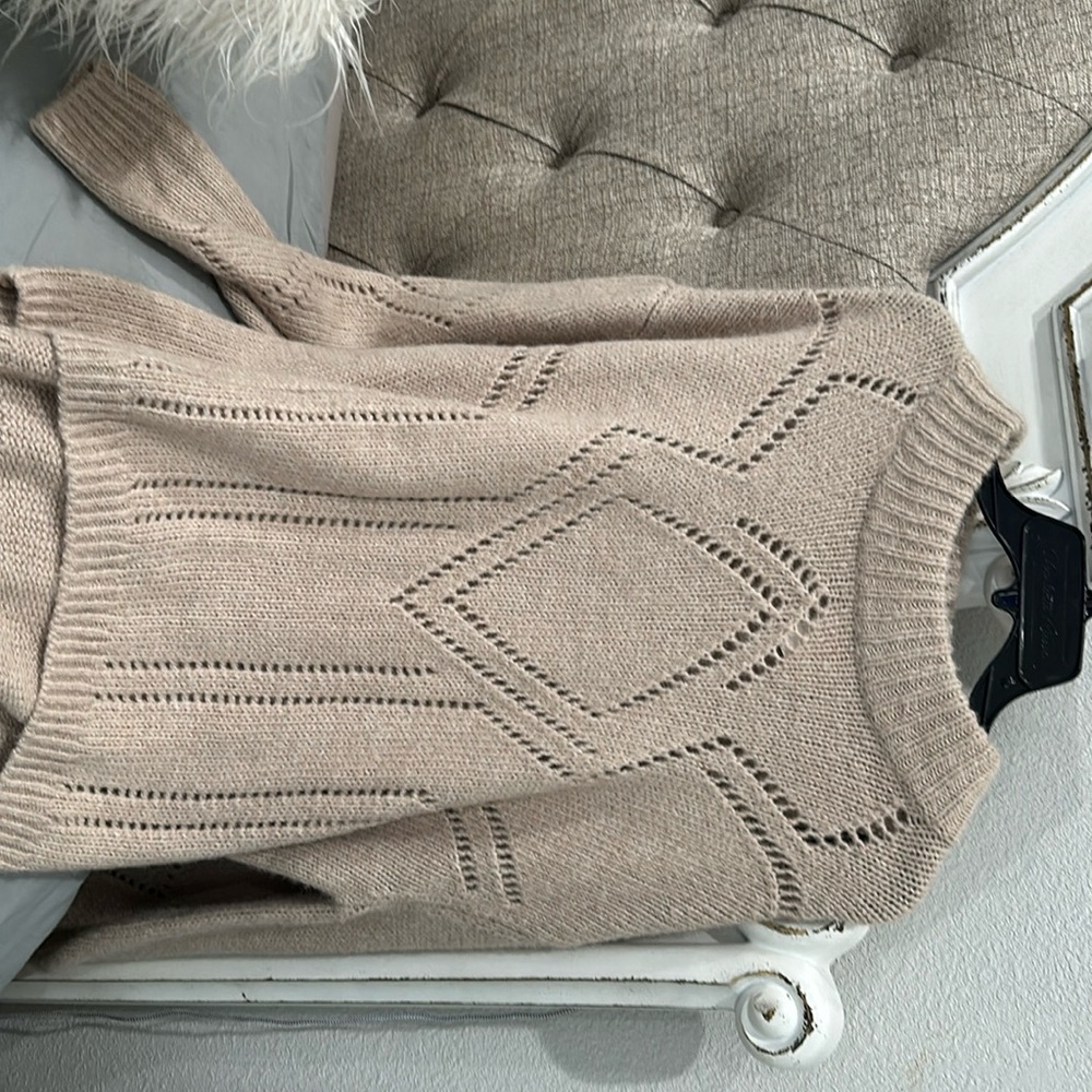 **BRAND NEW Ladies Sweater